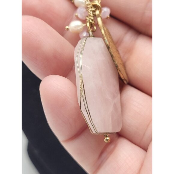 CÄRA Necklace Pearls Wire Wrapped Pink Quartz Gold Feather Charm Gold Tone - Picture 4 of 9